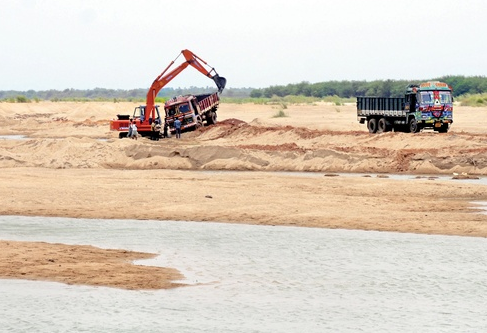 Environmentalists and Ganga Activists Demand a Ban on Mining