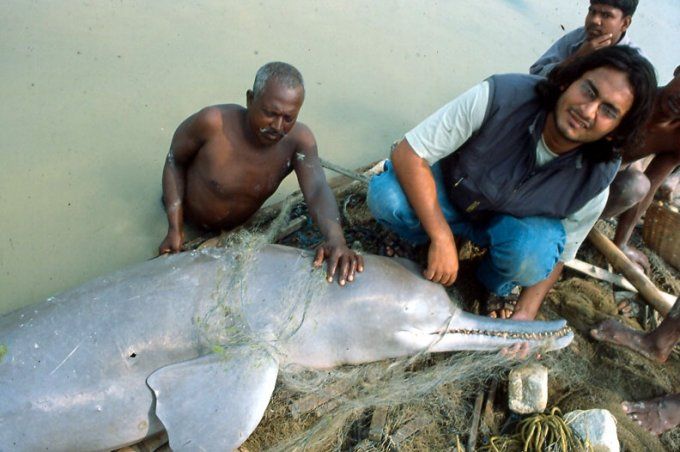 Enrolling Hindus in the battle to save the sacred river.