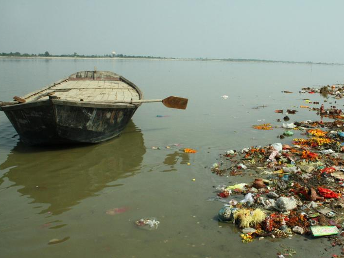 Govt to Punish 1,000 Polluting Industries Along Ganga